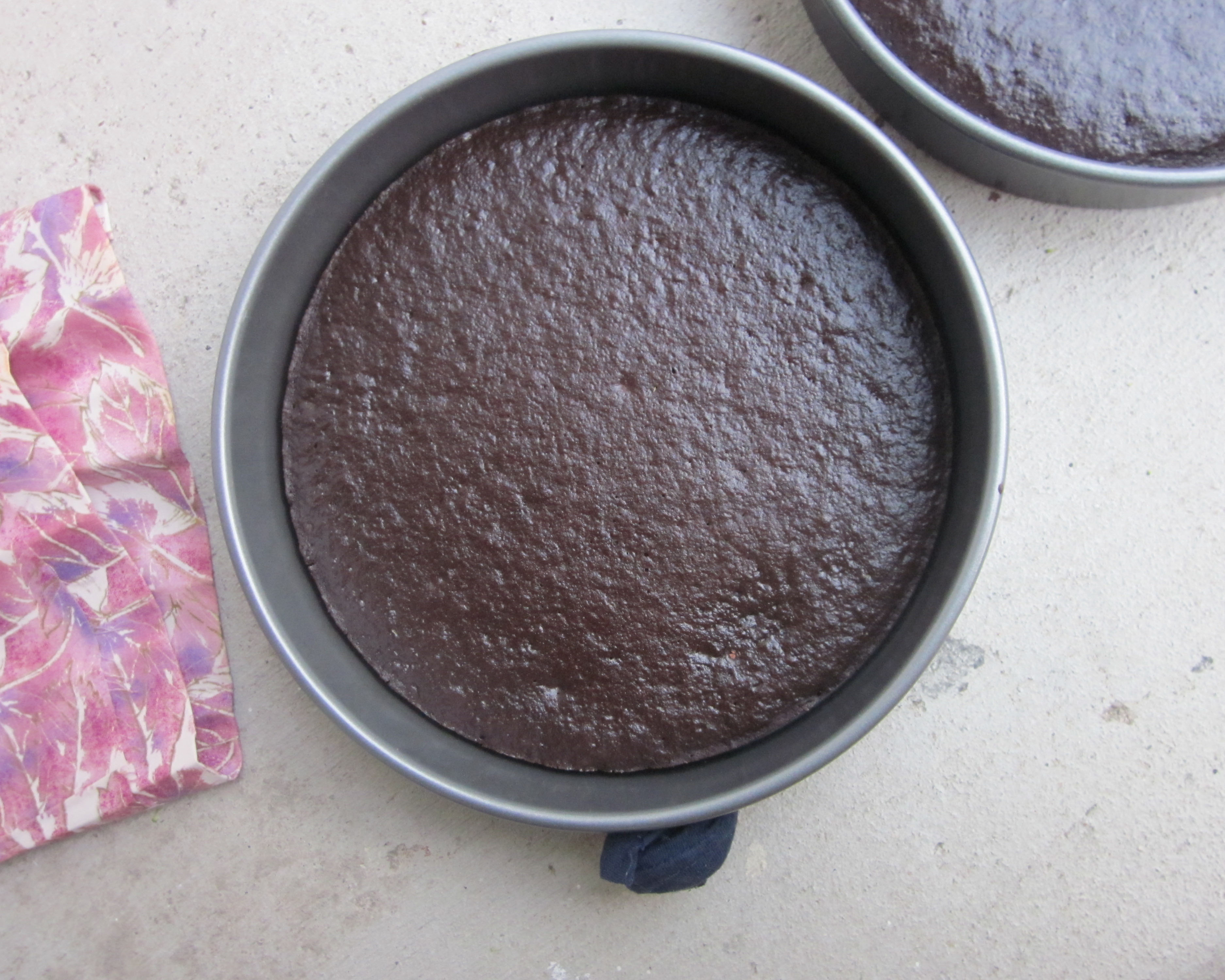 Silicone pans create more level cake layers