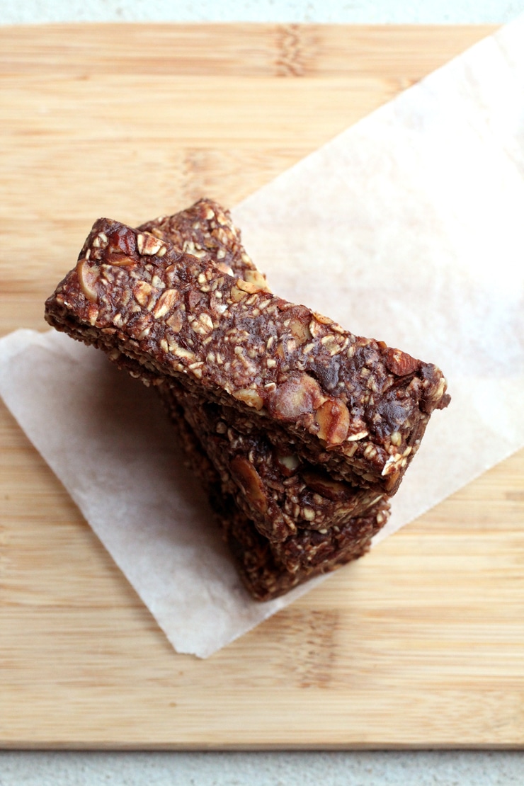 Soft No-Bake Chocolate Granola Bars // The Pancake Princess